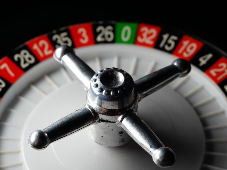 Antarmuka aplikasi samudrabet menampilkan dashboard dengan meja dealer langsung, pasar sportsbook, dan permainan slot.